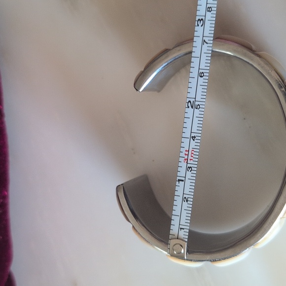 Elegant Mother of Pearl Cuff Bracelet - Picture 5 of 6